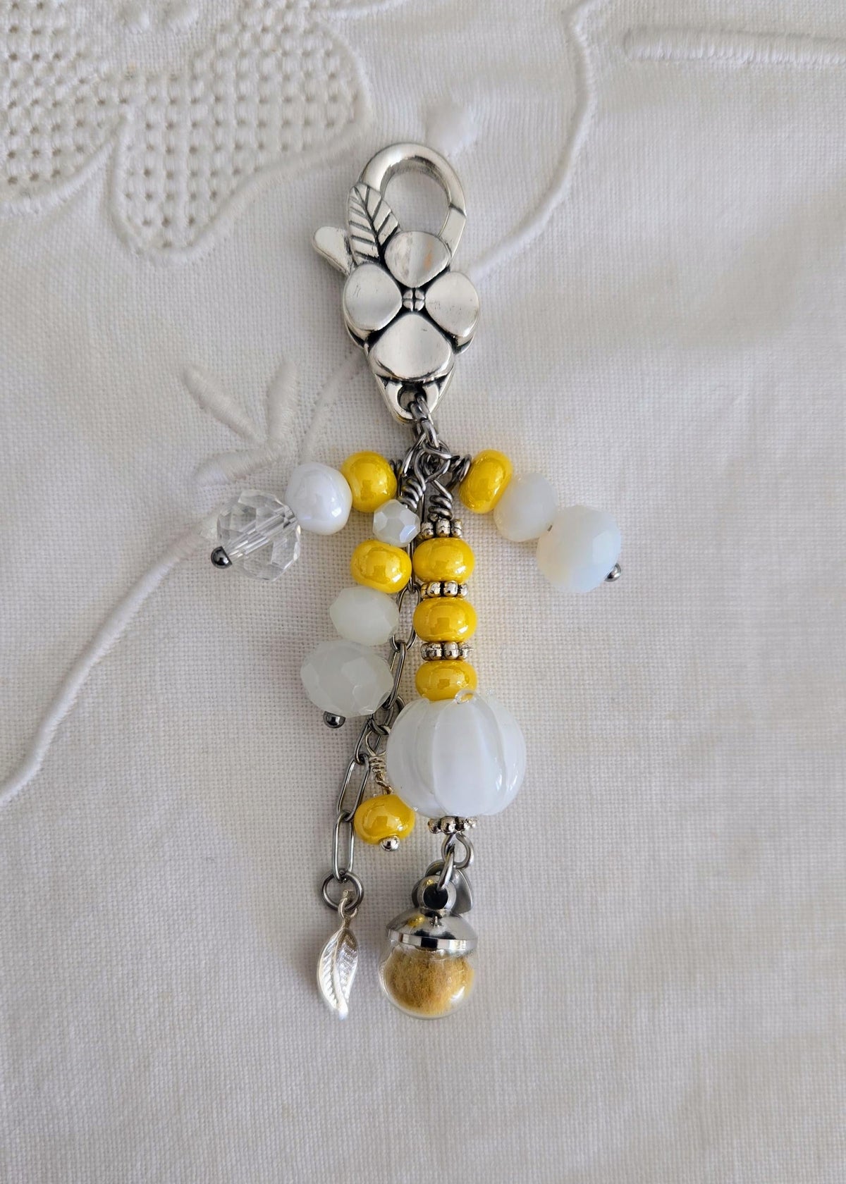 Porte-bonheur, bijou de sac jaune mimosa