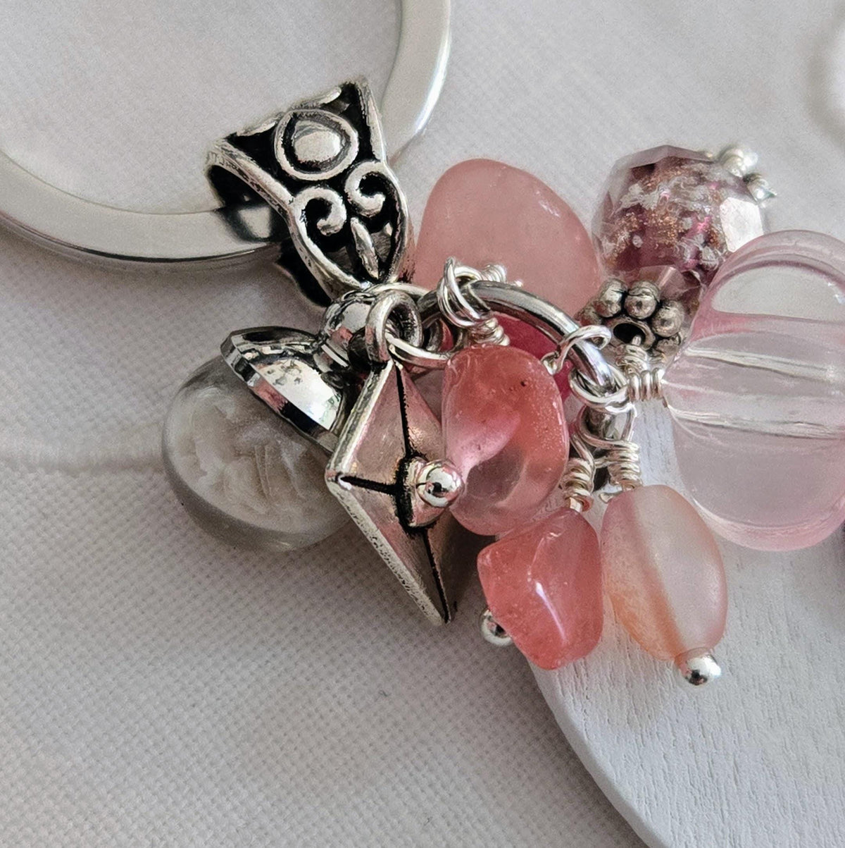 Porte-clés coeur bois et perles personnalisable