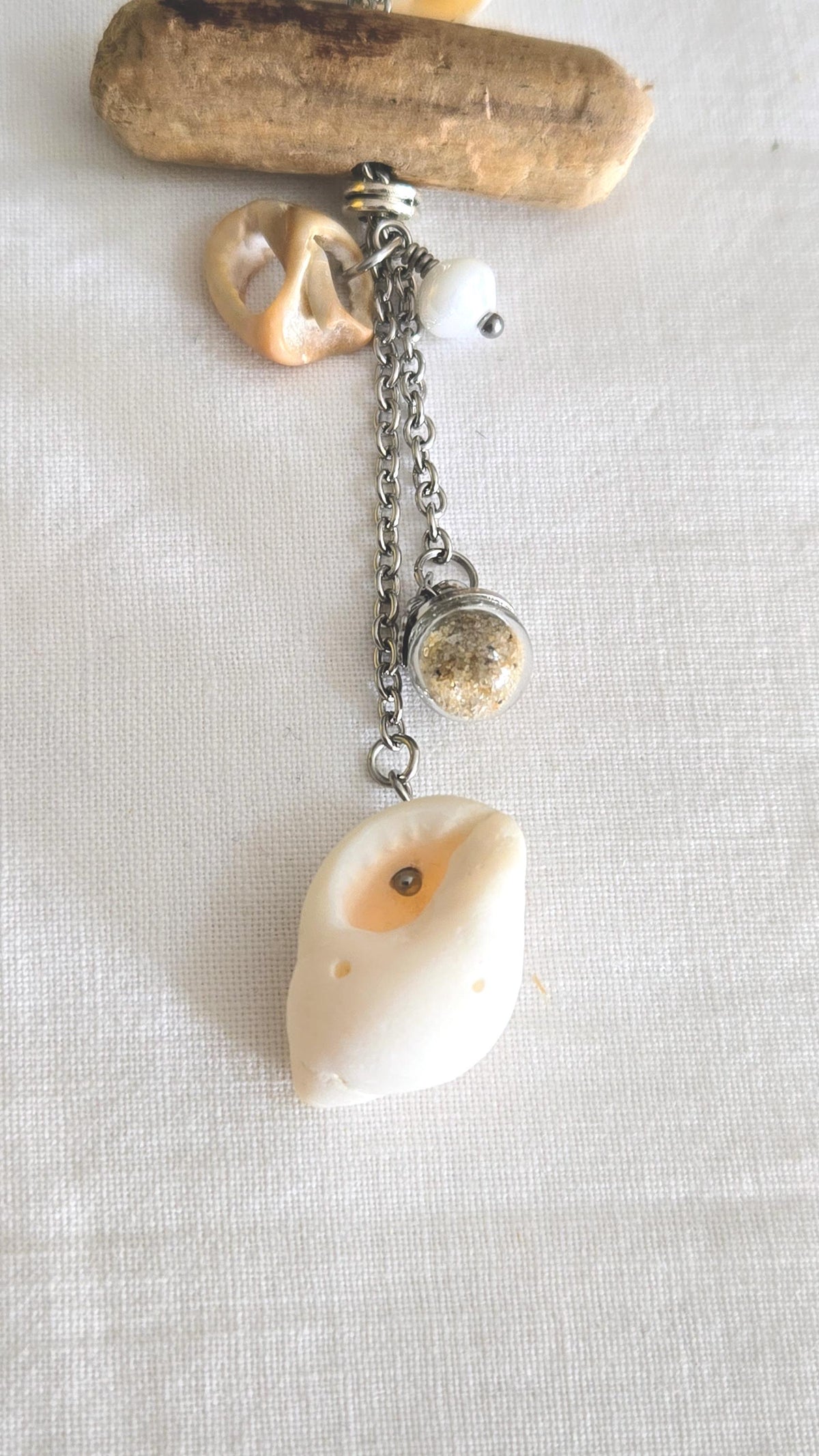 Porte-clés coquillages, bois flotté et sable de plage