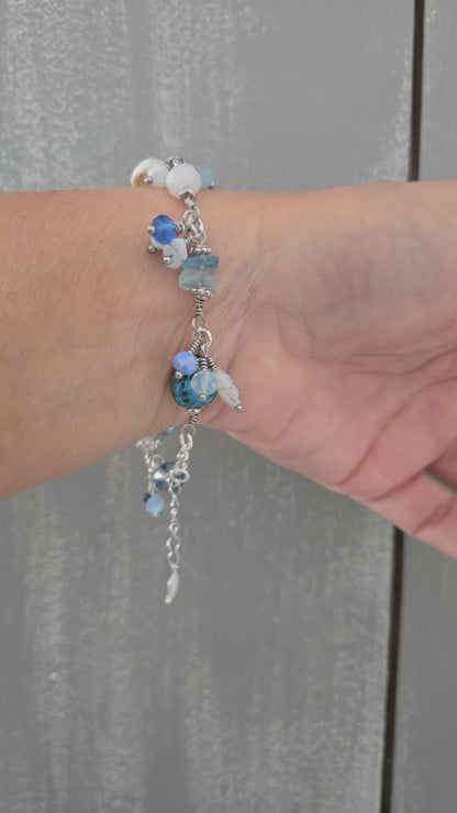 Bracelet perles bleues et coquillages